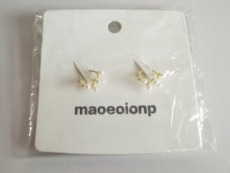 maoeoionp Pearl Clip Hoop Earrings Women s Comfort Non Pierced Earrings, Gold For Cheap