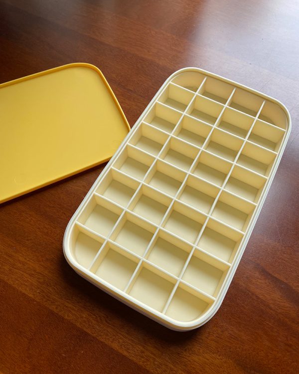 Andgeloo ice cube mold,Easy-Release Silicone & Flexible  Cube Trays with Spill-Resistant Removable Lid Fashion