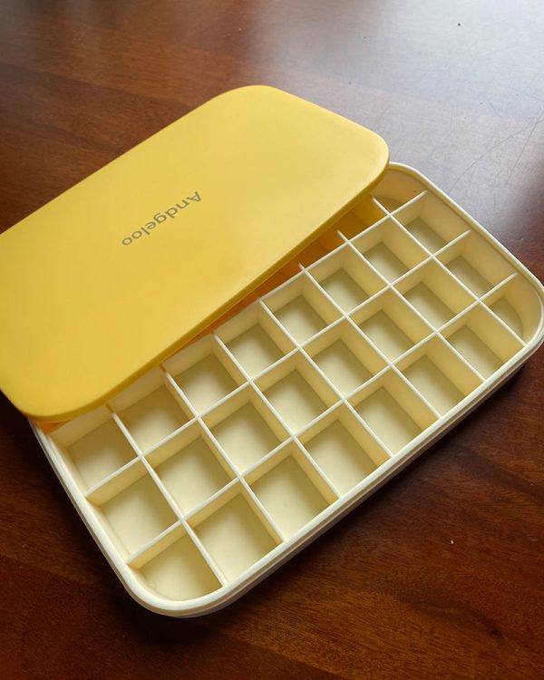 Andgeloo ice cube mold,Easy-Release Silicone & Flexible  Cube Trays with Spill-Resistant Removable Lid Fashion